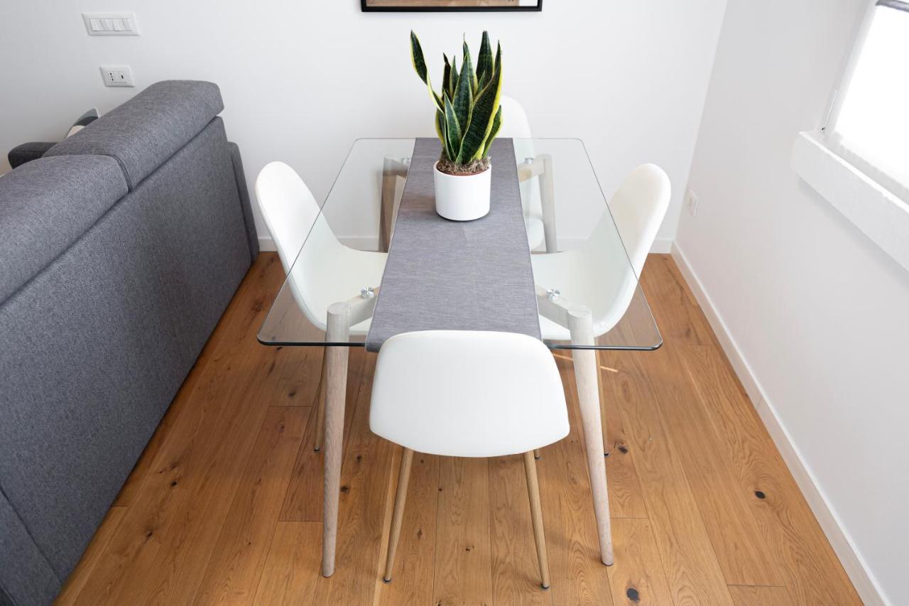 Elegante Bilocale In De Angeli - Piazzale Siena Apartman Milánó Kültér fotó
