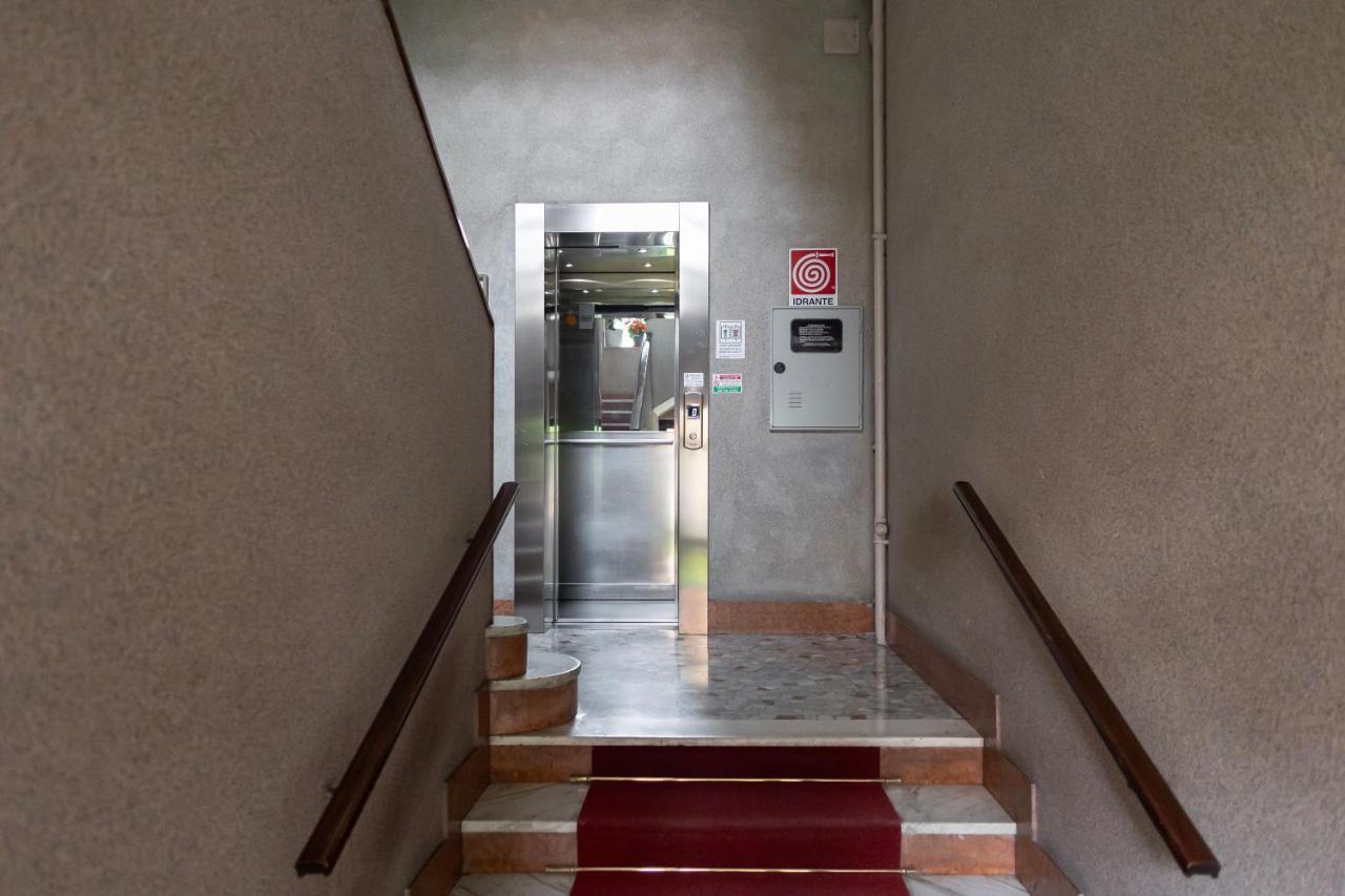Elegante Bilocale In De Angeli - Piazzale Siena Apartman Milánó Kültér fotó